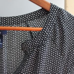 GAP Tops - Gap V-Neck Print Blouse GAP Tops - Gap V-Neck Print Blouse